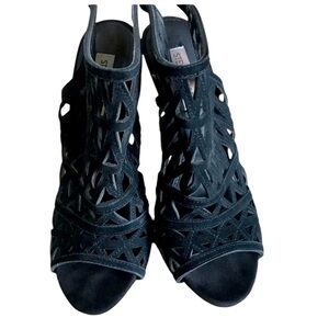 Steve Madden “Bratt” Black Suede Heels